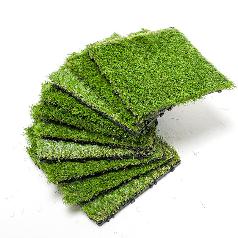Realistické do seba zapadajúce dlaždice z umelej trávy pre záhradu