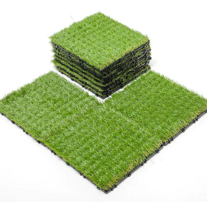 Premeňte svoj vonkajší priestor pomocou dlaždíc z umelej trávy